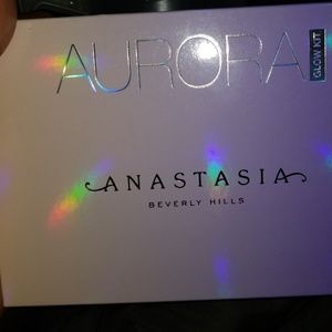 Anastasia Beverley Hills Aurora glow kit